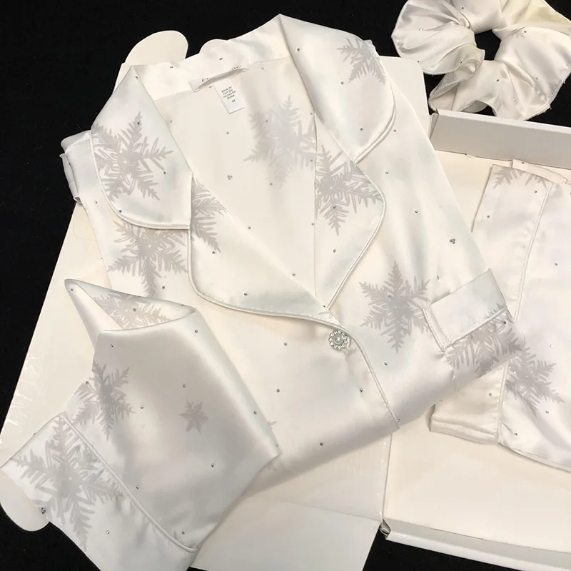 Комплект из 2 предметов: элитная пижама из ледяного шелка для женщин, весна-лето, с длинными рукавами и брюками, домашняя одежда, ночная сорочка
Комплект из 2 предметов: элитная пижама из ледяного шелка для женщин, весна-лето, с длинными рукавами и брюками, домашняя одежда, ночная сорочка