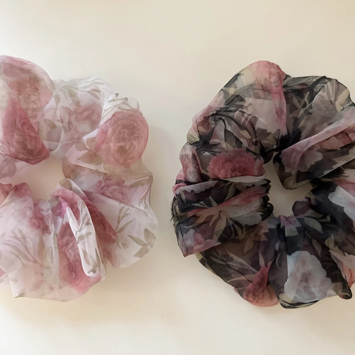 Tulle Floral Fluffy Scrunchie for Ponytail Soft Beige Premium Elastic Hair Tie Comfortable Versatile Daily Hair Accessory
Tulle Floral Fluffy Scrunchie for Ponytail Soft Beige Premium Elastic Hair Tie Comfortable Versatile Daily Hair Accessory