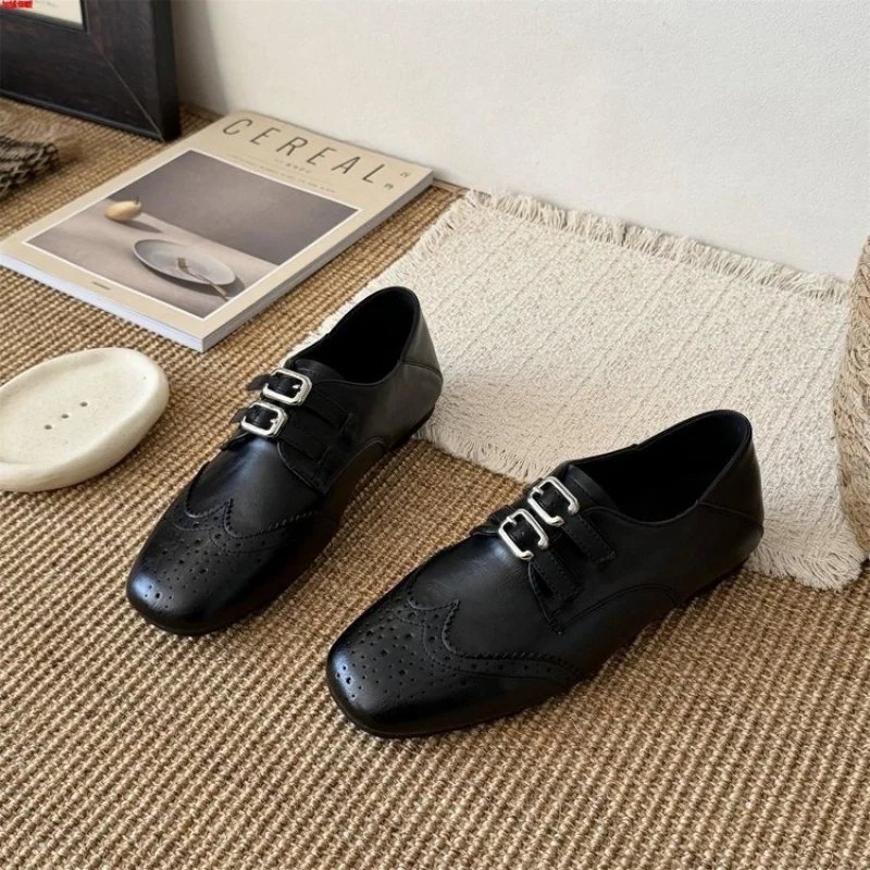2026New versatile women's shoes in British style, brogue loafers with double buckle straps, flat leather shoes that don't tire t
2026New versatile women's shoes in British style, brogue loafers with double buckle straps, flat leather shoes that don't tire t