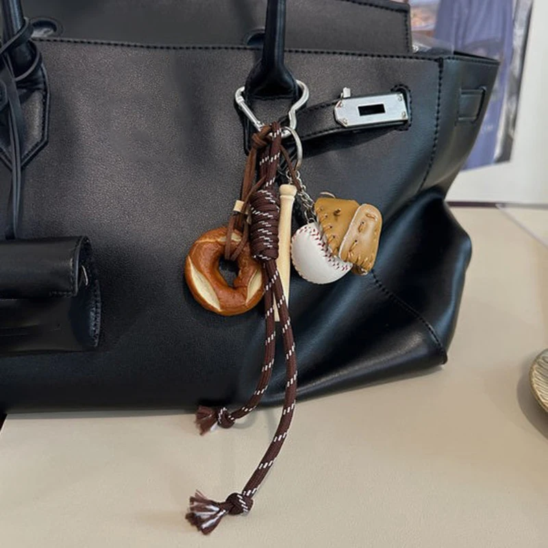 Новый коричневый стиль фильм милое сердце чрезвычайно сложная сумка кулон плетение веревка орнамент брелки аксессуары подарок
Новый коричневый стиль фильм милое сердце чрезвычайно сложная сумка кулон плетение веревка орнамент брелки аксессуары подарок