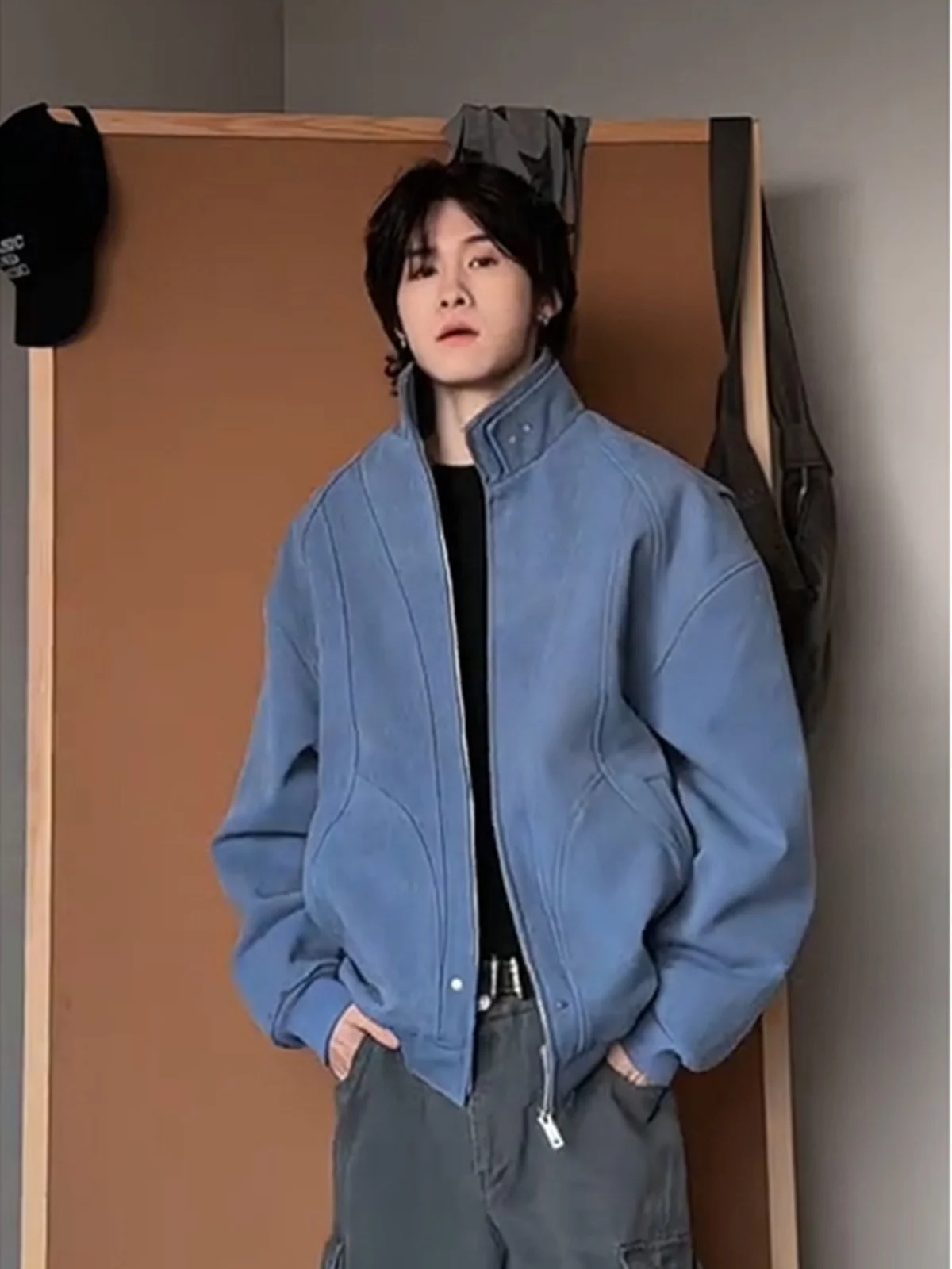 Мужская куртка-бомбер в американском стиле с воротником-стойкой, весенне-осенняя рабочая одежда, молодежная мода
Мужская куртка-бомбер в американском стиле с воротником-стойкой, весенне-осенняя рабочая одежда, молодежная мода