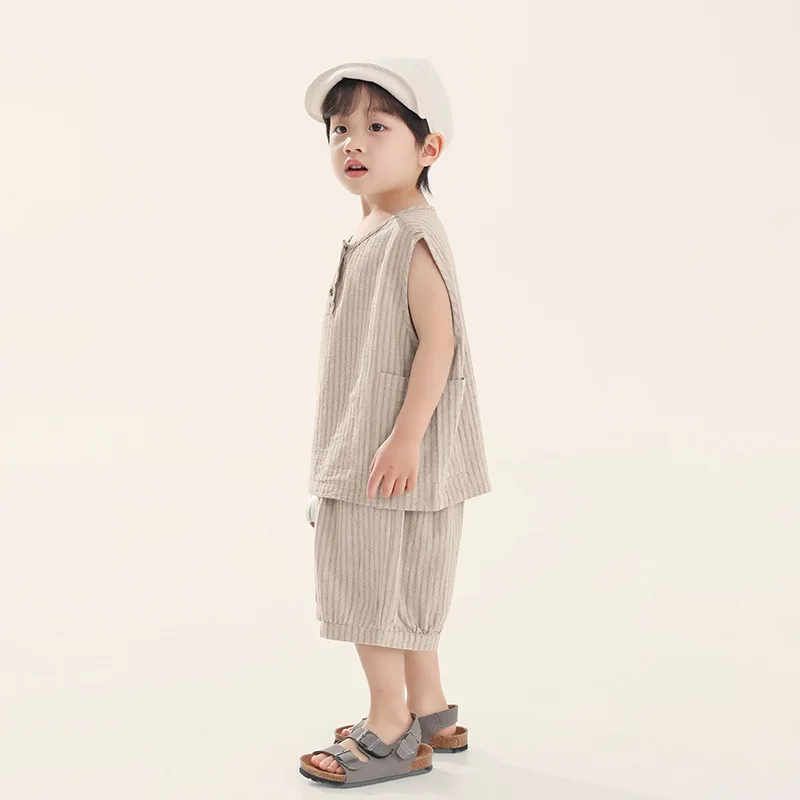 Boys Suit 2025 Summer New Childrens Clothing Korean Style Boys Baby Fashion Striped Vest Shorts Two-piece Casual Simple Daily
Boys Suit 2025 Summer New Childrens Clothing Korean Style Boys Baby Fashion Striped Vest Shorts Two-piece Casual Simple Daily