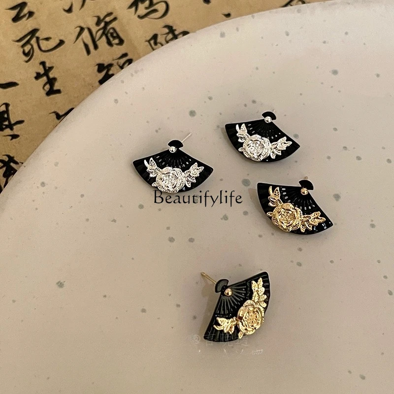 New Chinese fan-shaped flower stud earrings women's national style retro niche unique earrings autumn and winter advanced sense
New Chinese fan-shaped flower stud earrings women's national style retro niche unique earrings autumn and winter advanced sense