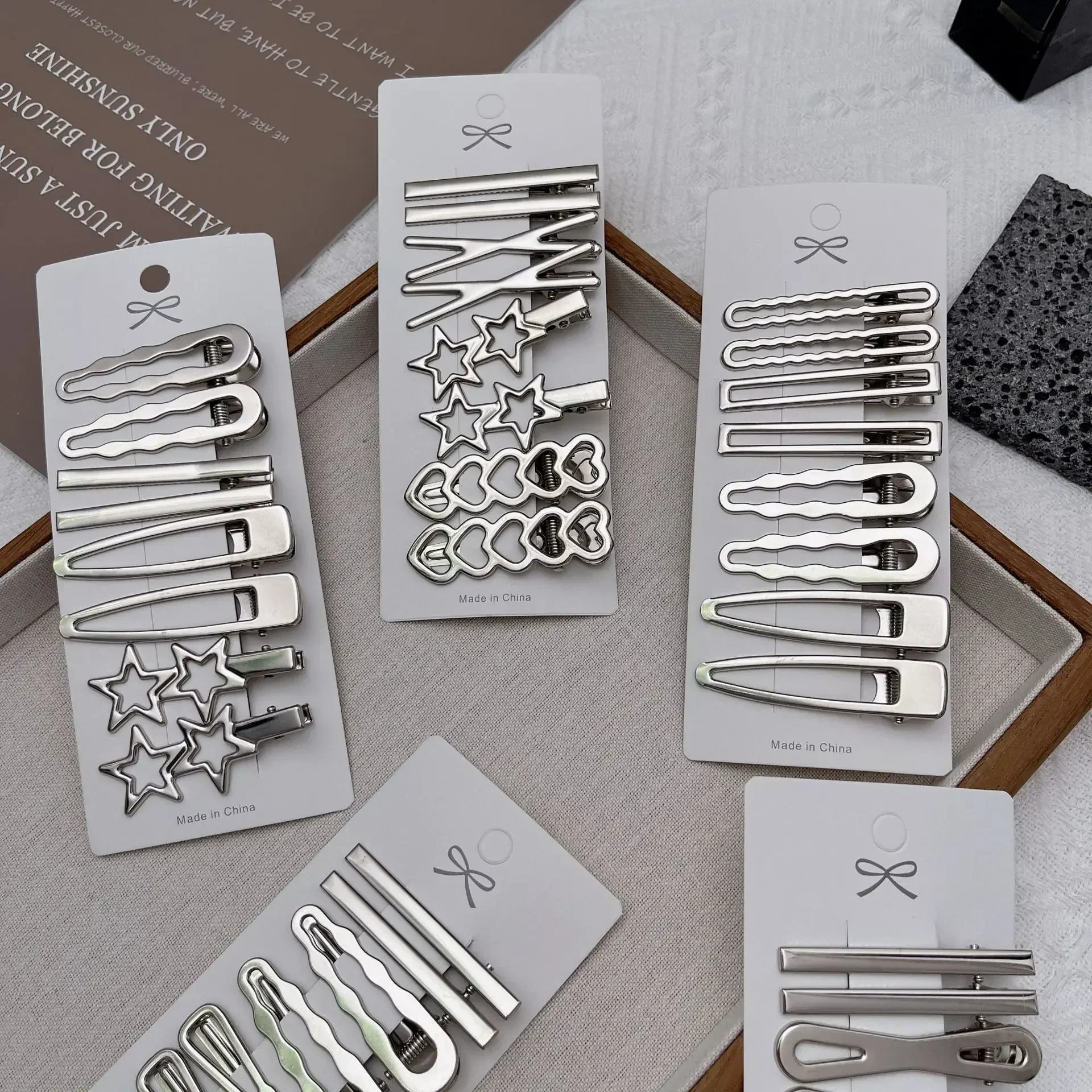 Sliver Metal Hair Clips Women Girls Y2K Duckbill Hairpin Personality Bangs Side Headwear Barrettes Hairclip Styling Accessories
Sliver Metal Hair Clips Women Girls Y2K Duckbill Hairpin Personality Bangs Side Headwear Barrettes Hairclip Styling Accessories