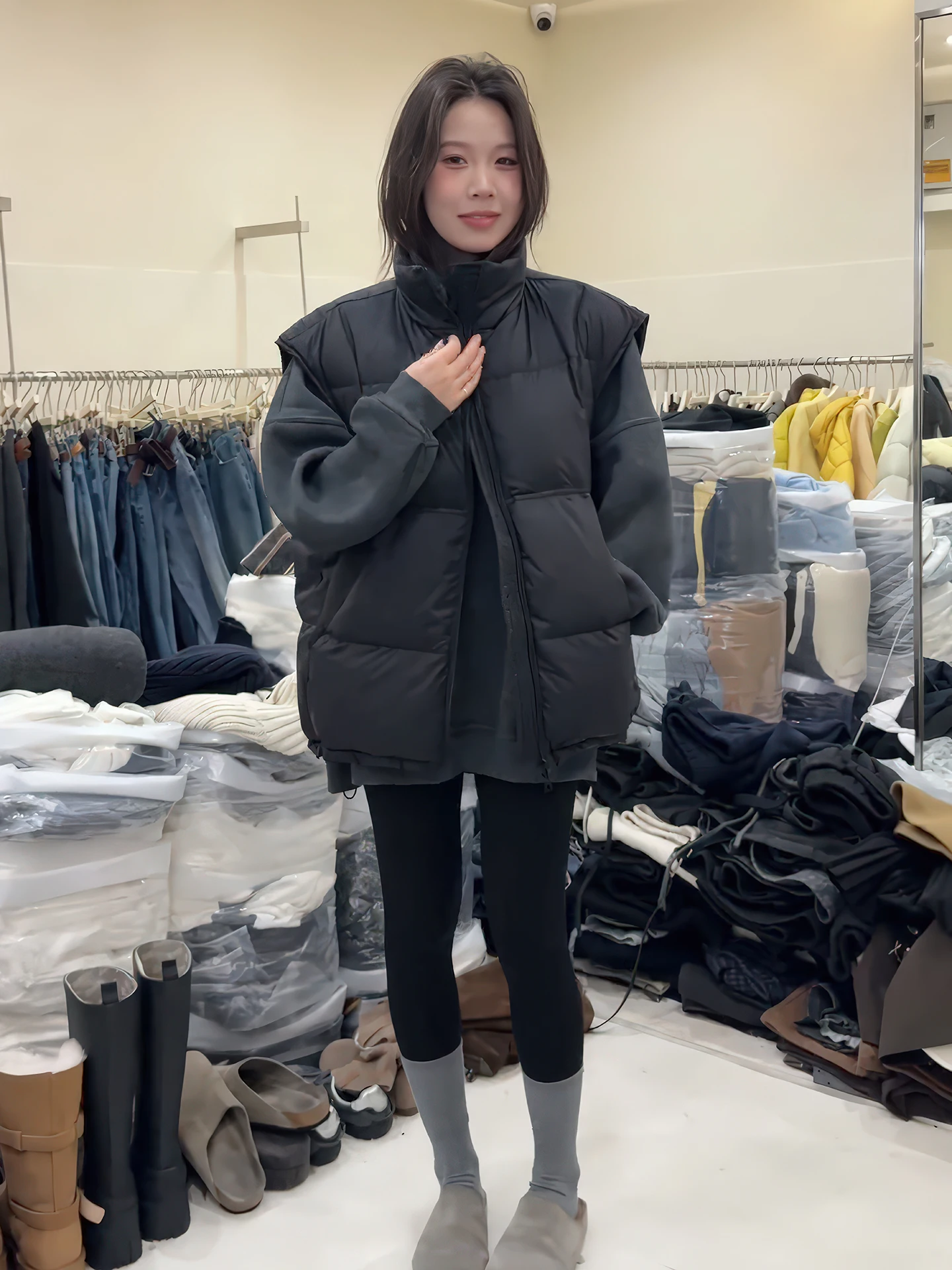 Корейский утепленный пуховый жилет для женщин, зимний, новинка 2025 года, средней длины, с воротником-стойкой, универсальная верхняя одежда, модный
Корейский утепленный пуховый жилет для женщин, зимний, новинка 2025 года, средней длины, с воротником-стойкой, универсальная верхняя одежда, модный