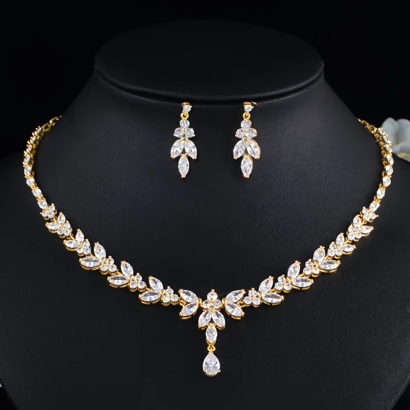 SUGO Classic Luxury Classical Shiny White Zirconia Earring Necklace Sets for Elegant Women Wedding Dress Accessories
SUGO Classic Luxury Classical Shiny White Zirconia Earring Necklace Sets for Elegant Women Wedding Dress Accessories