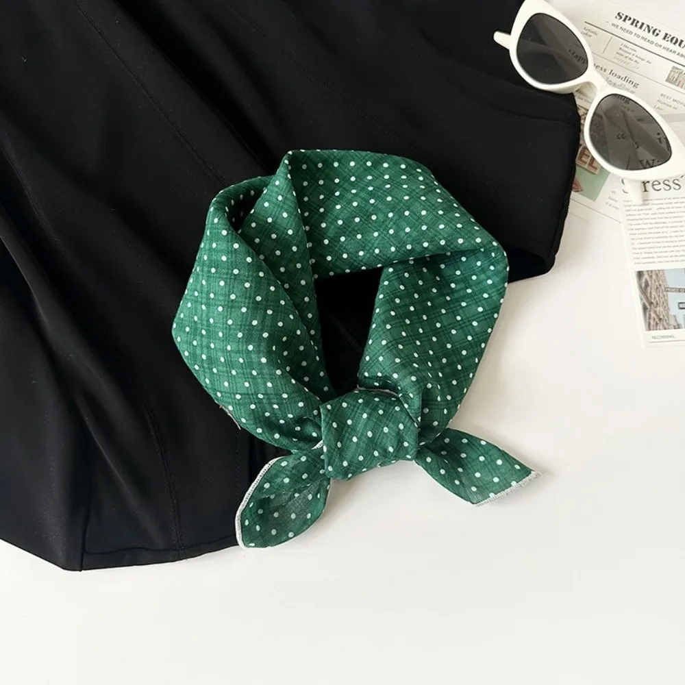 New Small Floral Triangle Scarves 58x58 Square Polka Dot Pattern French Style Scarf Breathable Hair Wrap Women's Fashion
New Small Floral Triangle Scarves 58x58 Square Polka Dot Pattern French Style Scarf Breathable Hair Wrap Women's Fashion