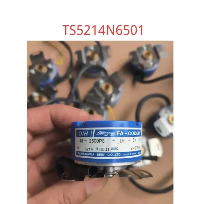 Б/у энкодер TS5214N6501, проверен, исправен, в хорошем состоянии.
Б/у энкодер TS5214N6501, проверен, исправен, в хорошем состоянии.