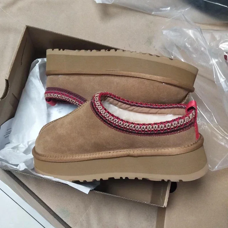 Luxury Brand Runway Designer Winter Snow Boots Real fur Platform Boots Suede Wool Warm Sheepskin Wool BootS Thick Sole Shoes
Luxury Brand Runway Designer Winter Snow Boots Real fur Platform Boots Suede Wool Warm Sheepskin Wool BootS Thick Sole Shoes