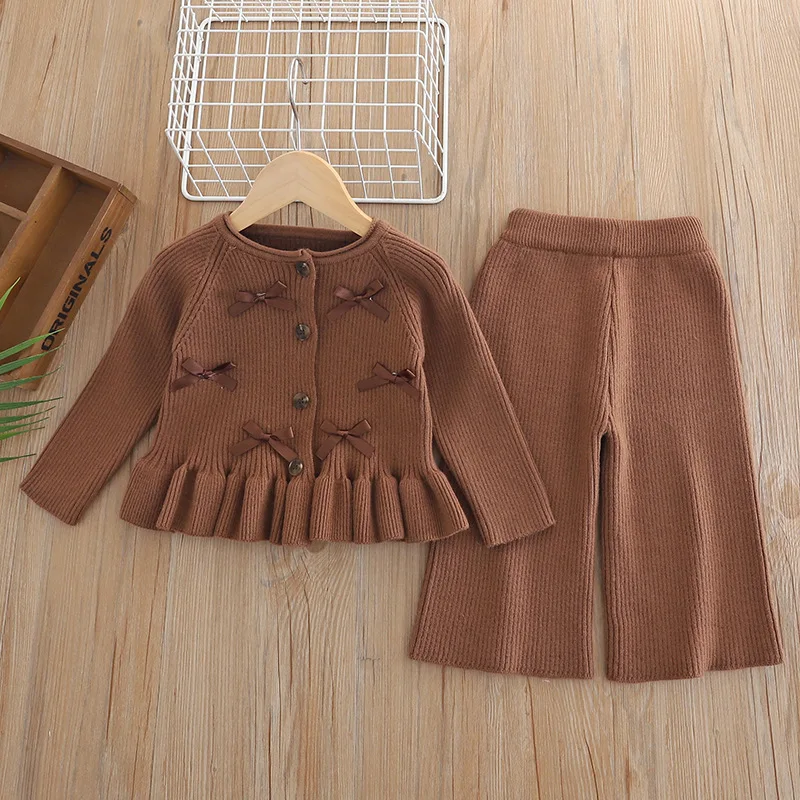 Children's Bow Knitted Sweater Cardigan Straight Pants Two-piece Set Children's Clothing Autumn and Winter New Knitted Suit
Children's Bow Knitted Sweater Cardigan Straight Pants Two-piece Set Children's Clothing Autumn and Winter New Knitted Suit