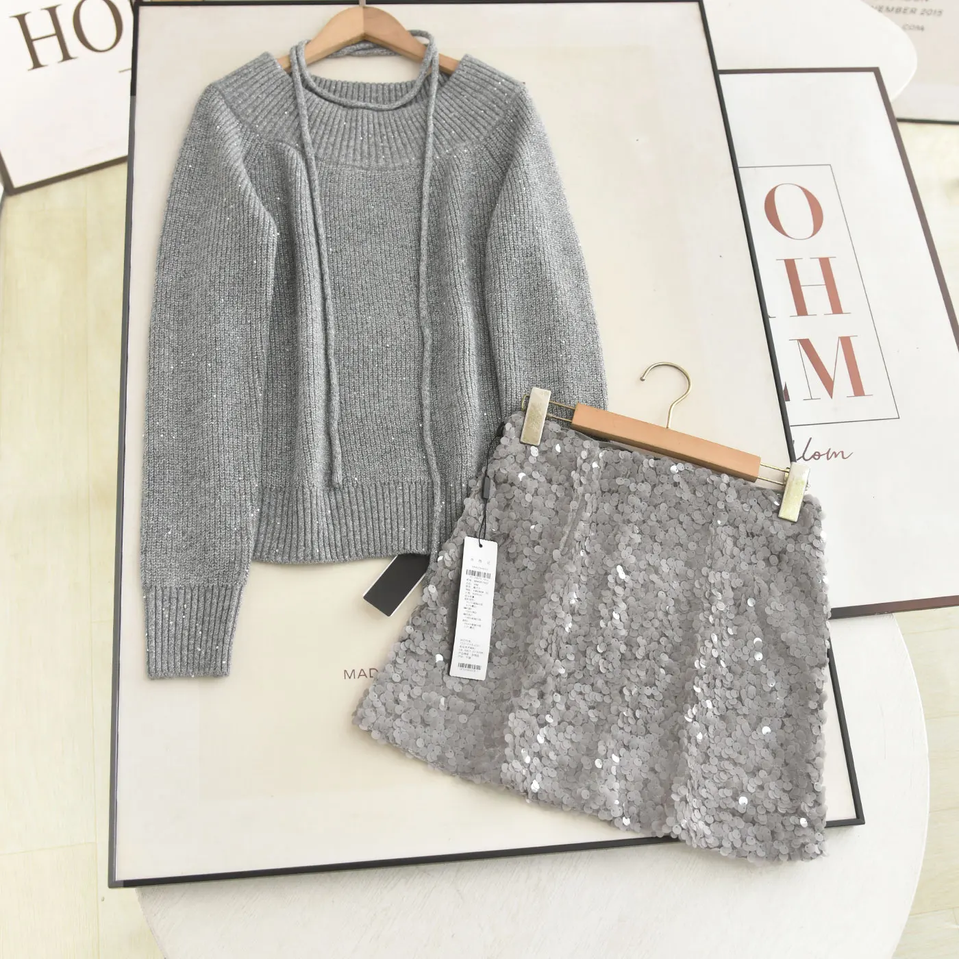 Ele ey Knitted One-oulder Sweater High Waist ort Skirt Two-Piece Set for Women Spring Faion Casual Outfit
Ele ey Knitted One-oulder Sweater High Waist ort Skirt Two-Piece Set for Women Spring Faion Casual Outfit