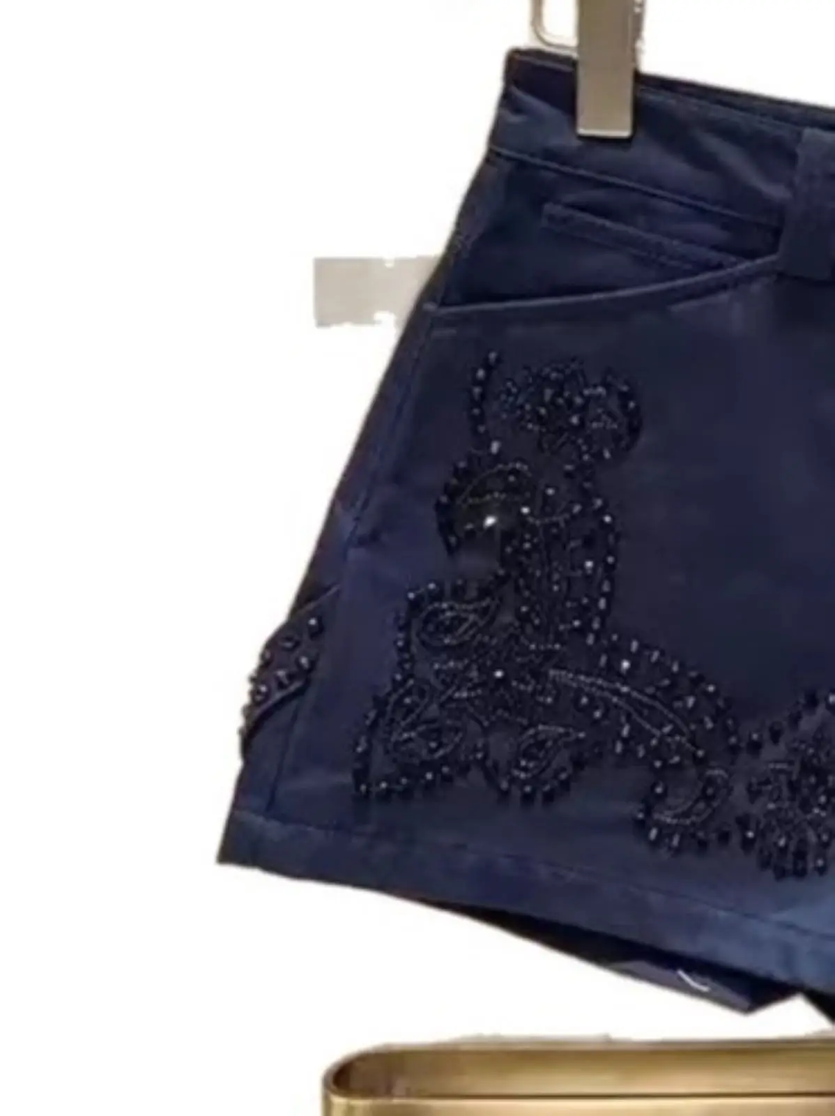 Spring/Summer Women Turn-down Collar Beaded Embroidery Long Sleeve Solid Set Single Breasted Shirt + High Waist Fashion Shorts
Spring/Summer Women Turn-down Collar Beaded Embroidery Long Sleeve Solid Set Single Breasted Shirt + High Waist Fashion Shorts
