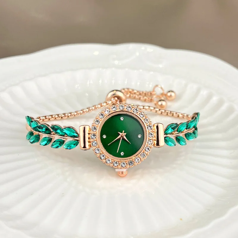 2025 New fashion diamond-encrusted leaf round women's watch simple dial freely adjust cross-border gift watches
2025 New fashion diamond-encrusted leaf round women's watch simple dial freely adjust cross-border gift watches