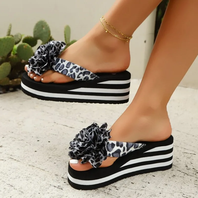 2026 New Summer Women Comfortable Sexy Leopard Flowers Soft Wedges Slippers Casual Beach Shoes New Flower Women's Sandals
2026 New Summer Women Comfortable Sexy Leopard Flowers Soft Wedges Slippers Casual Beach Shoes New Flower Women's Sandals