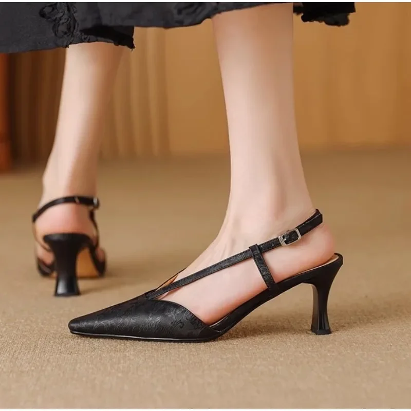 Sandals Women 2025 Women Sexy Low Heel Summer Party Sandalias Concise Style Pointed Toe Sandals for Girls
Sandals Women 2025 Women Sexy Low Heel Summer Party Sandalias Concise Style Pointed Toe Sandals for Girls