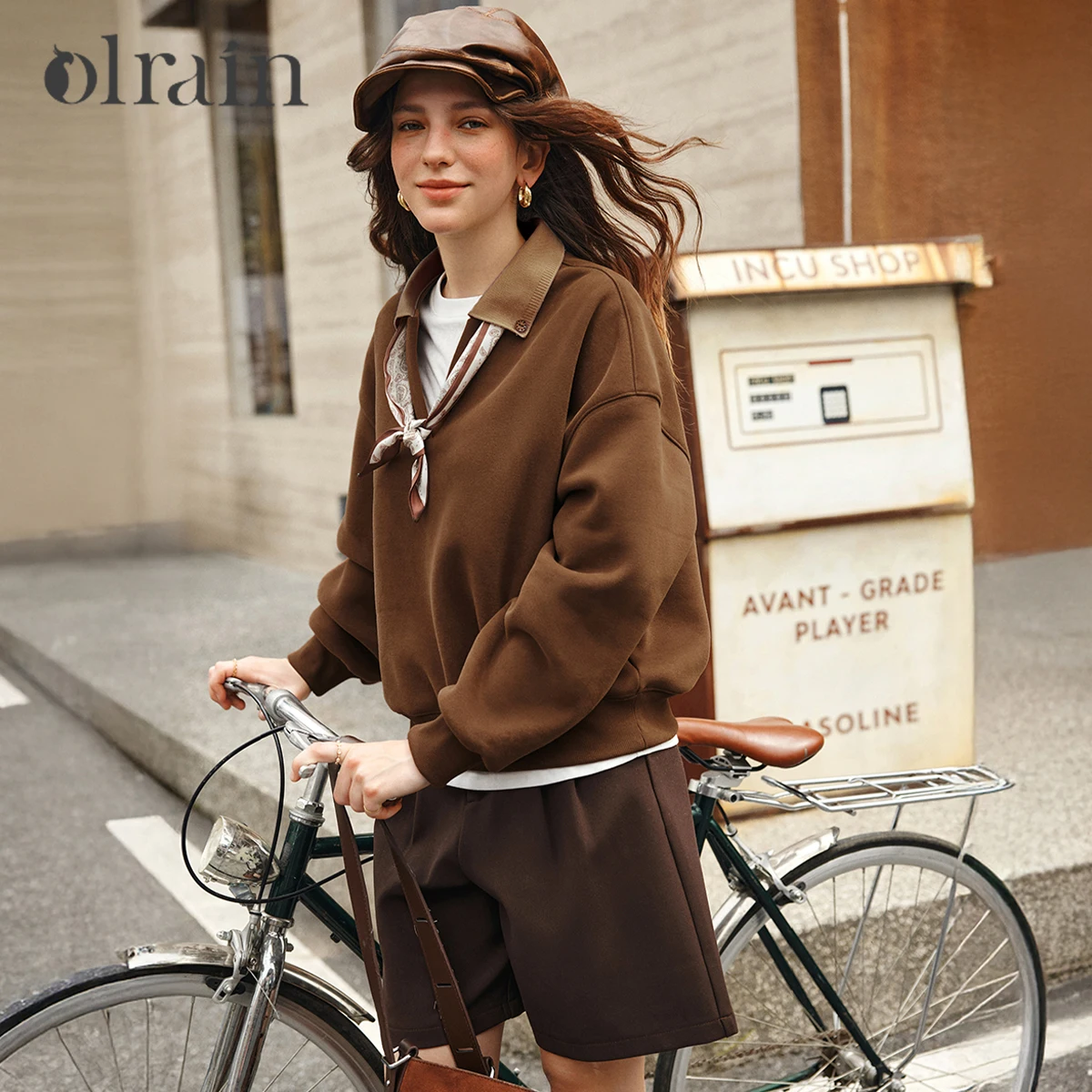 OLrain женские толстовки с длинными рукавами, осень 202, съемный шарф, капюшон, пуловер с воротником-поло, повседневный шикарный женский топ O57DR001815
OLrain женские толстовки с длинными рукавами, осень 202, съемный шарф, капюшон, пуловер с воротником-поло, повседневный шикарный женский топ O57DR001815