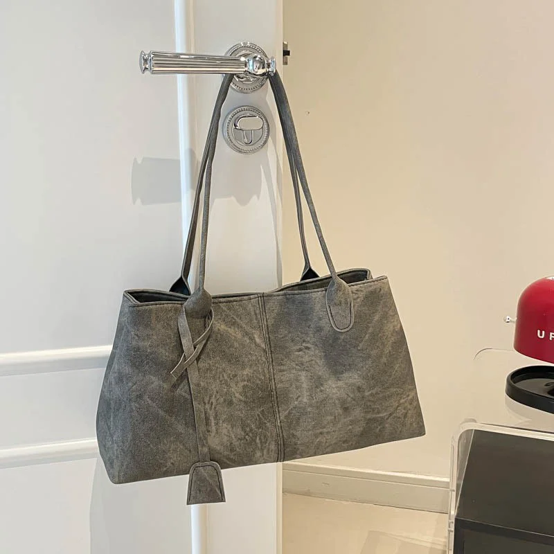 Retro Leopard Print Tote Bag Buckle Decoration Soft Leather Women's Shoulder Bag Large Capacity Magnetic Snap Underarm Bag
Retro Leopard Print Tote Bag Buckle Decoration Soft Leather Women's Shoulder Bag Large Capacity Magnetic Snap Underarm Bag