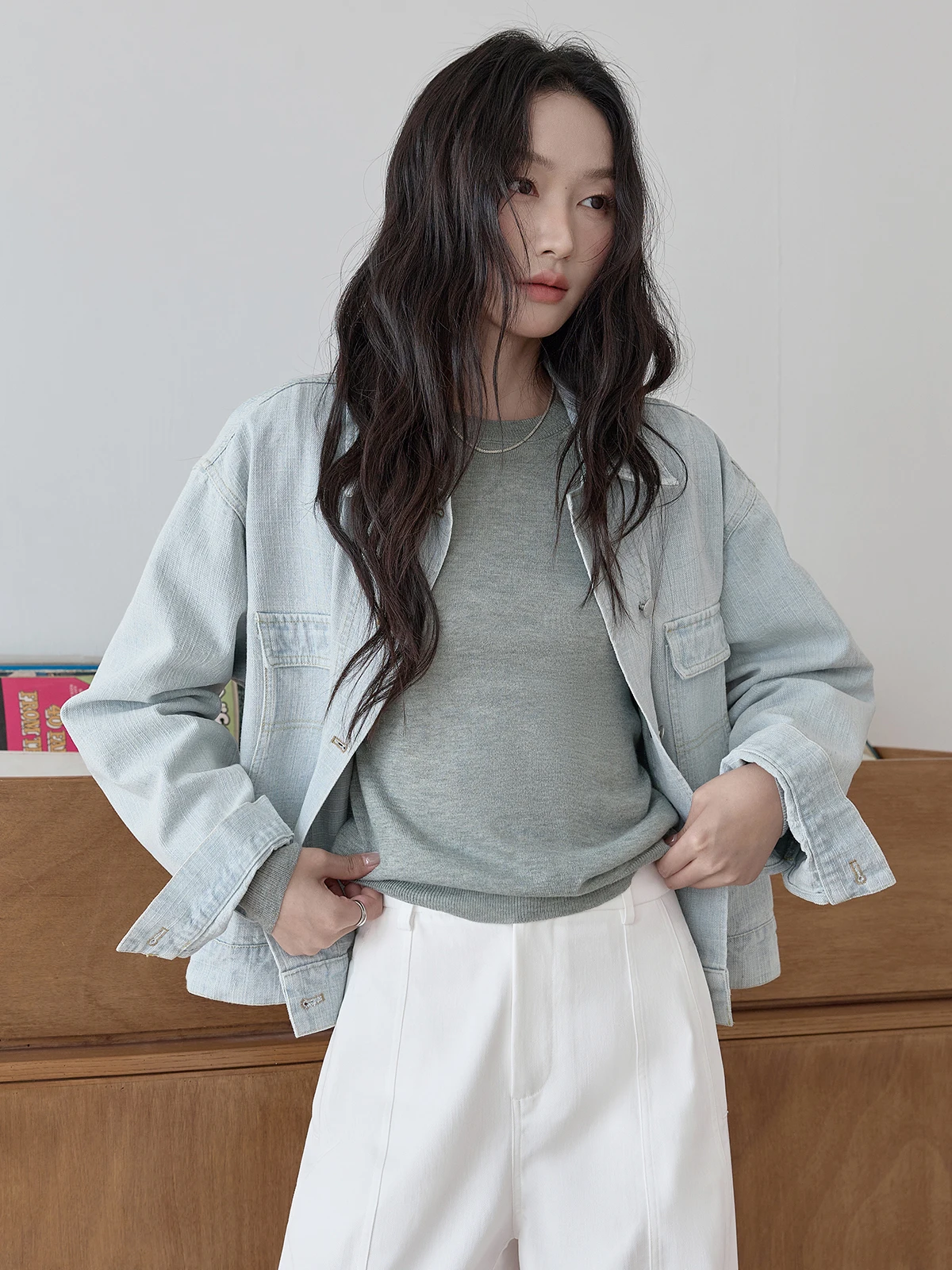 HuiXi Blue Denim Jacket Women's Spring 2026 New Vintage Washed Versatile Top Commute Style Loose Fit Long Sleeve Button Closure
HuiXi Blue Denim Jacket Women's Spring 2026 New Vintage Washed Versatile Top Commute Style Loose Fit Long Sleeve Button Closure