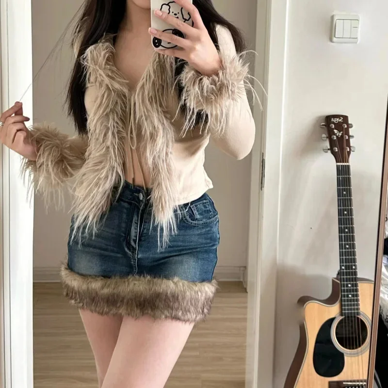Patchwork Plush Skirt for Women Sexy Punk Mini Skirts High Waist Button Decor A-Line Skirts Streetwear Y2k
Patchwork Plush Skirt for Women Sexy Punk Mini Skirts High Waist Button Decor A-Line Skirts Streetwear Y2k