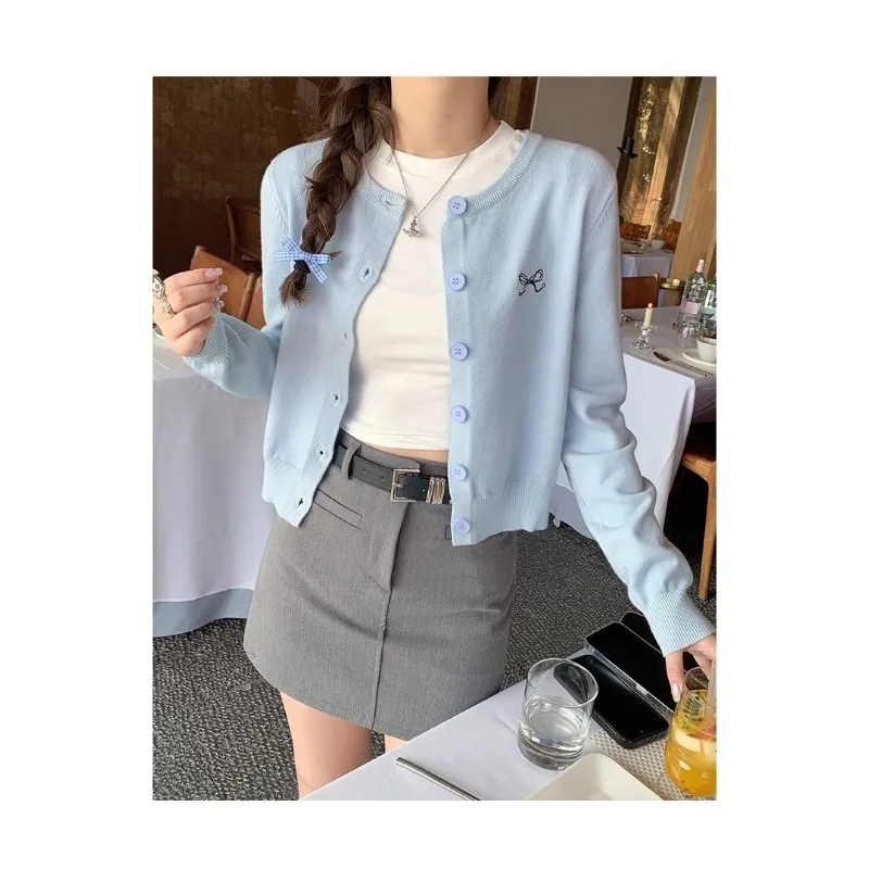 Knitted Cardigan Women's Embroidered Korean Short Sweater Jacket Fashion Casual Top
Knitted Cardigan Women's Embroidered Korean Short Sweater Jacket Fashion Casual Top