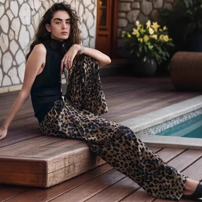 Women's Dress Snow Leopard Pants Double Crepe Mulberry Silk Flowing Paris Leopard Print Mermaid Skirt Shorts Air Pants
Women's Dress Snow Leopard Pants Double Crepe Mulberry Silk Flowing Paris Leopard Print Mermaid Skirt Shorts Air Pants