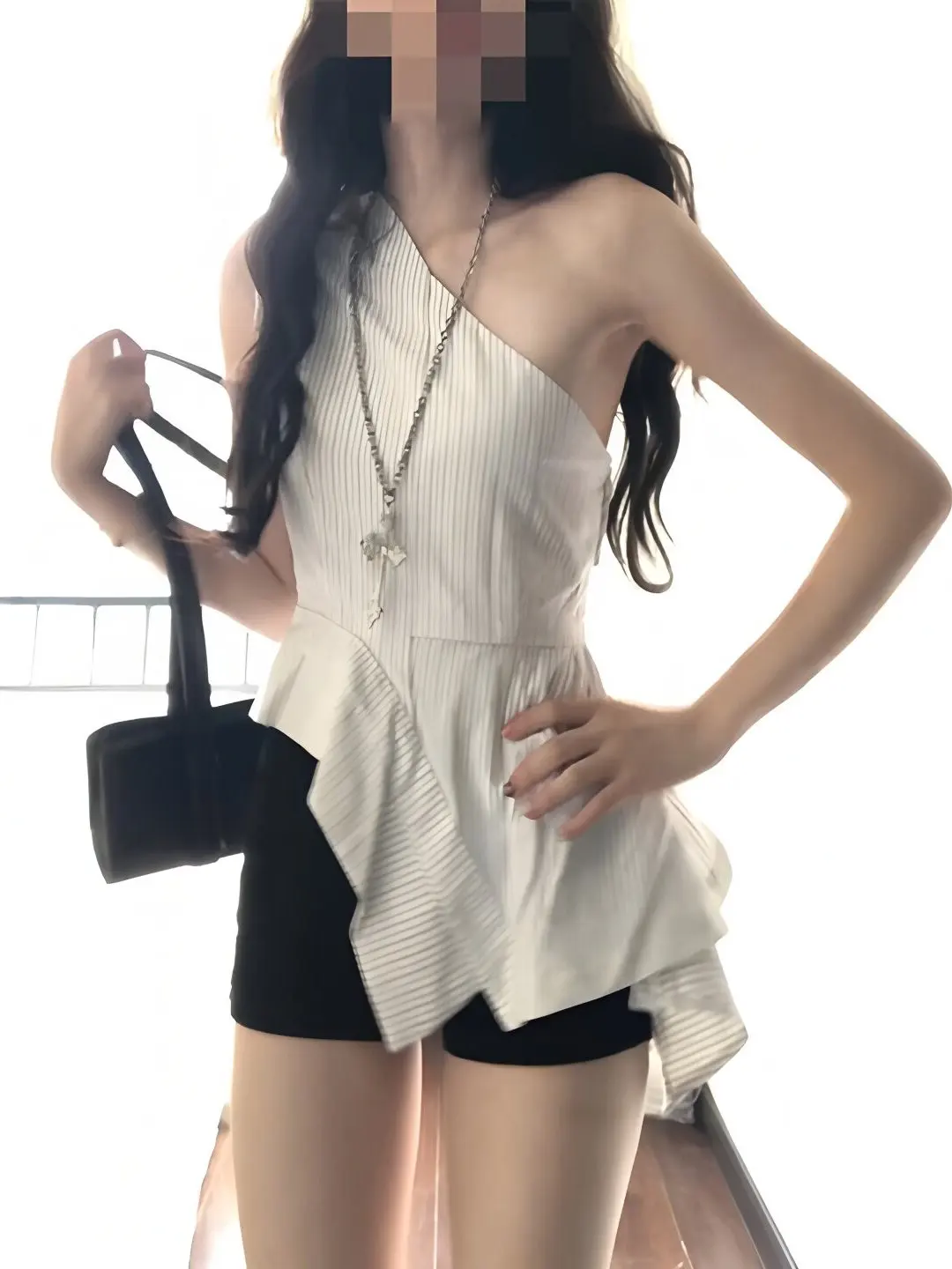Korean Style Asymmetric Sleeveless Shirt Women's Slimming Waist Design Summer New Fashion Shoulder Bared Elegant Spirit Top
Korean Style Asymmetric Sleeveless Shirt Women's Slimming Waist Design Summer New Fashion Shoulder Bared Elegant Spirit Top