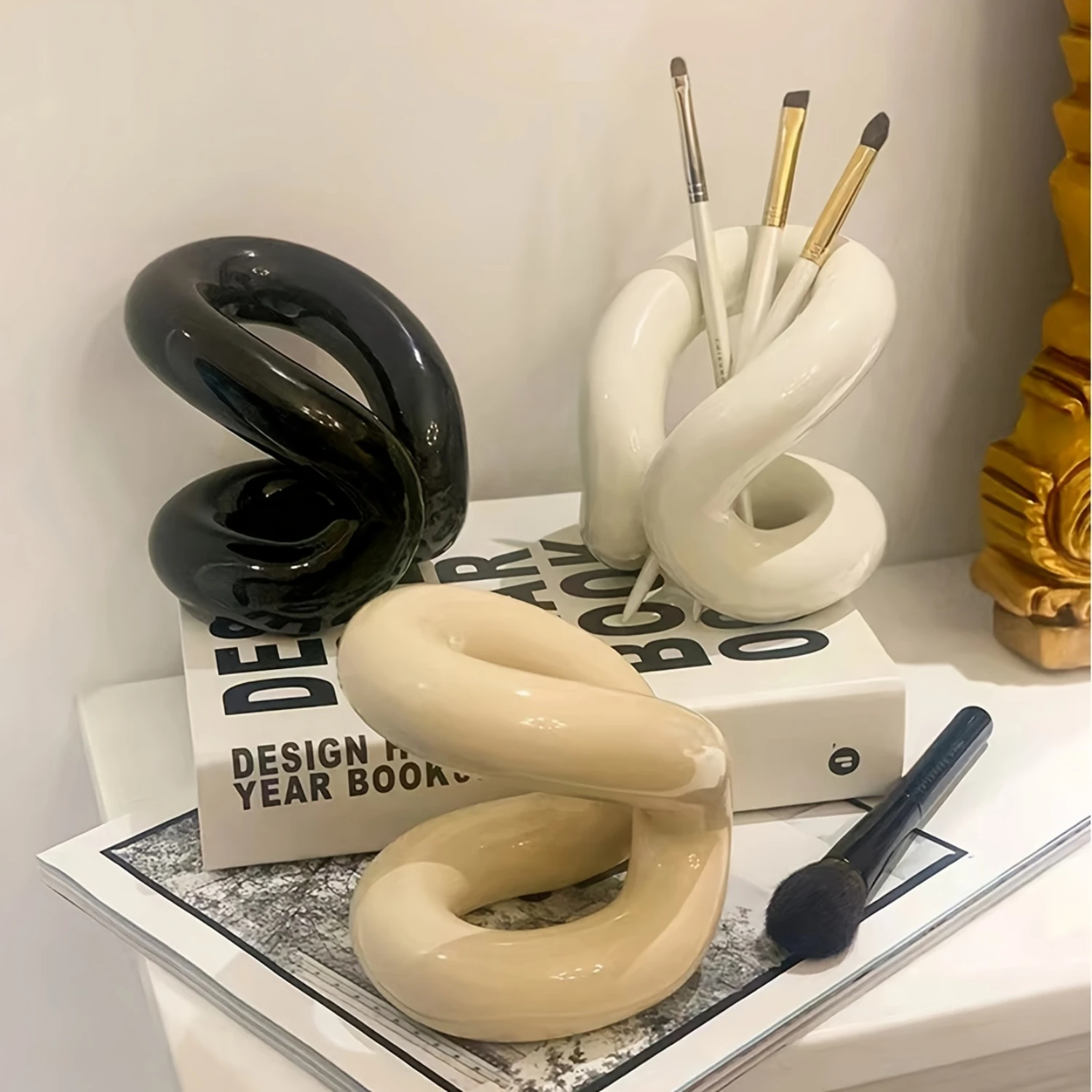 1pc, Ceramic Whimsical Makeup Brush Holder, Toothbrush Organizer, Aesthetic Room Decor, Space Saving Accessory, Artistical Tabl
1pc, Ceramic Whimsical Makeup Brush Holder, Toothbrush Organizer, Aesthetic Room Decor, Space Saving Accessory, Artistical Tabl