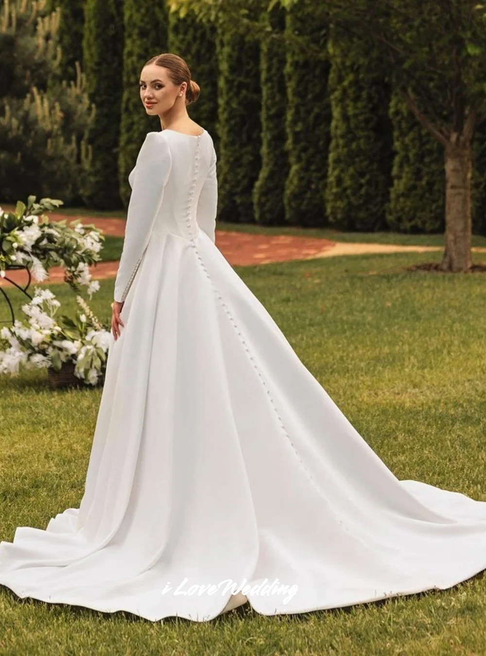 White O-Neck Wedding Dresses 2025 Long Sleeve Button A-Line Arabic Bridal Gowns Muslim Floor-Length Trailing Pleated Customized
White O-Neck Wedding Dresses 2025 Long Sleeve Button A-Line Arabic Bridal Gowns Muslim Floor-Length Trailing Pleated Customized
