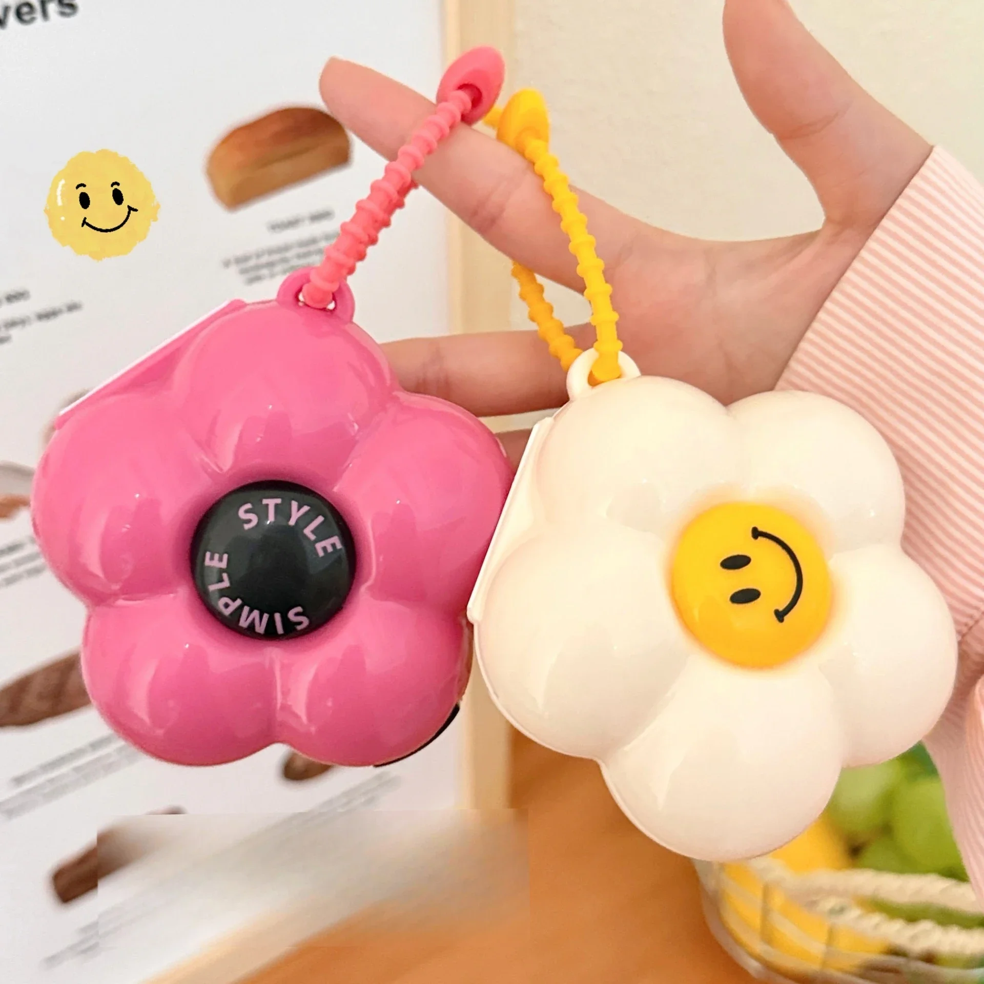 Flower Storage Box Pendant Portable And Compact Medicine Box Multifunctional Packaging Box Tea infuser Mini tea jar Tea holder
Flower Storage Box Pendant Portable And Compact Medicine Box Multifunctional Packaging Box Tea infuser Mini tea jar Tea holder