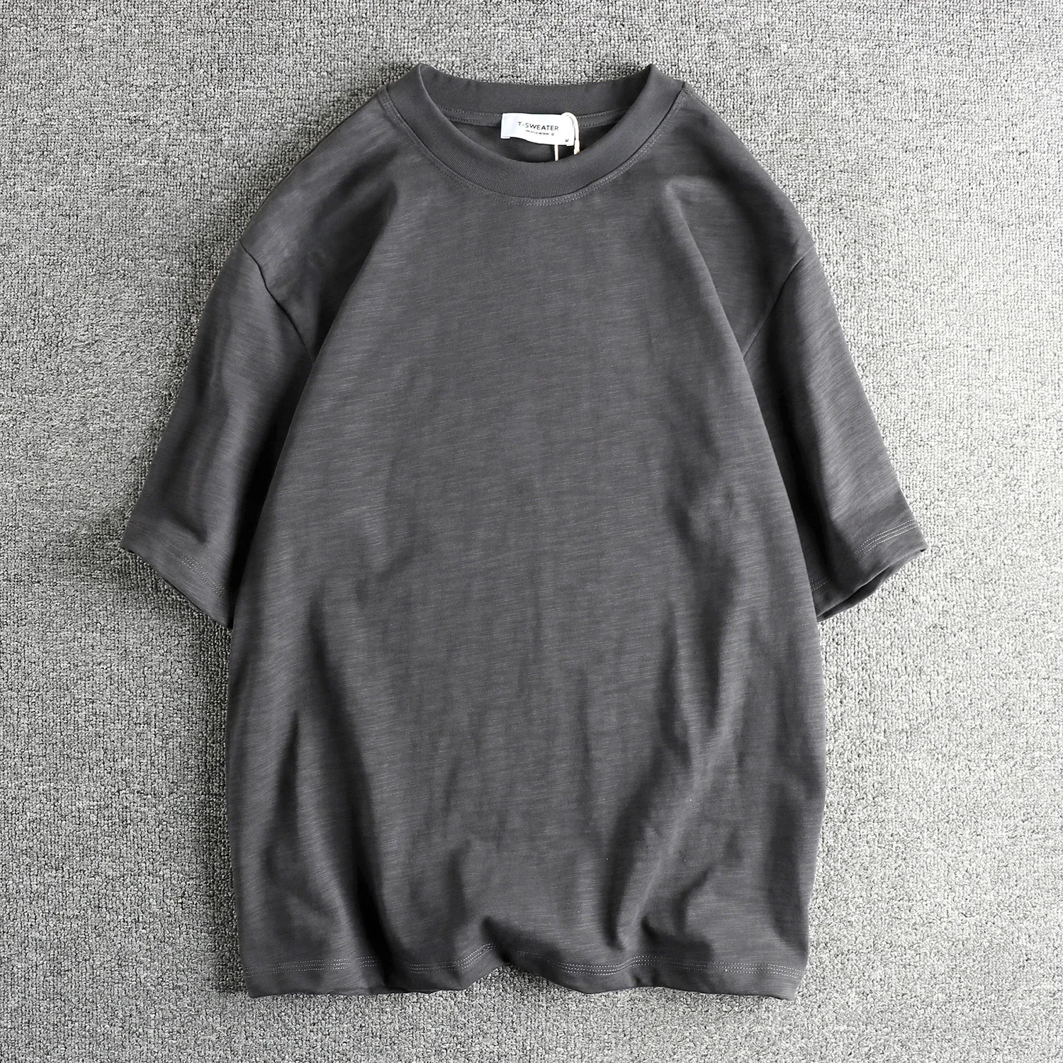 Летом 2023 года новая футболка из тяжелого бамбукового хлопка 320G Gaug простого сетчатого цвета со свободными плечами и короткими рукавами. 
Летом 2023 года новая футболка из тяжелого бамбукового хлопка 320G Gaug простого сетчатого цвета со свободными плечами и короткими рукавами.