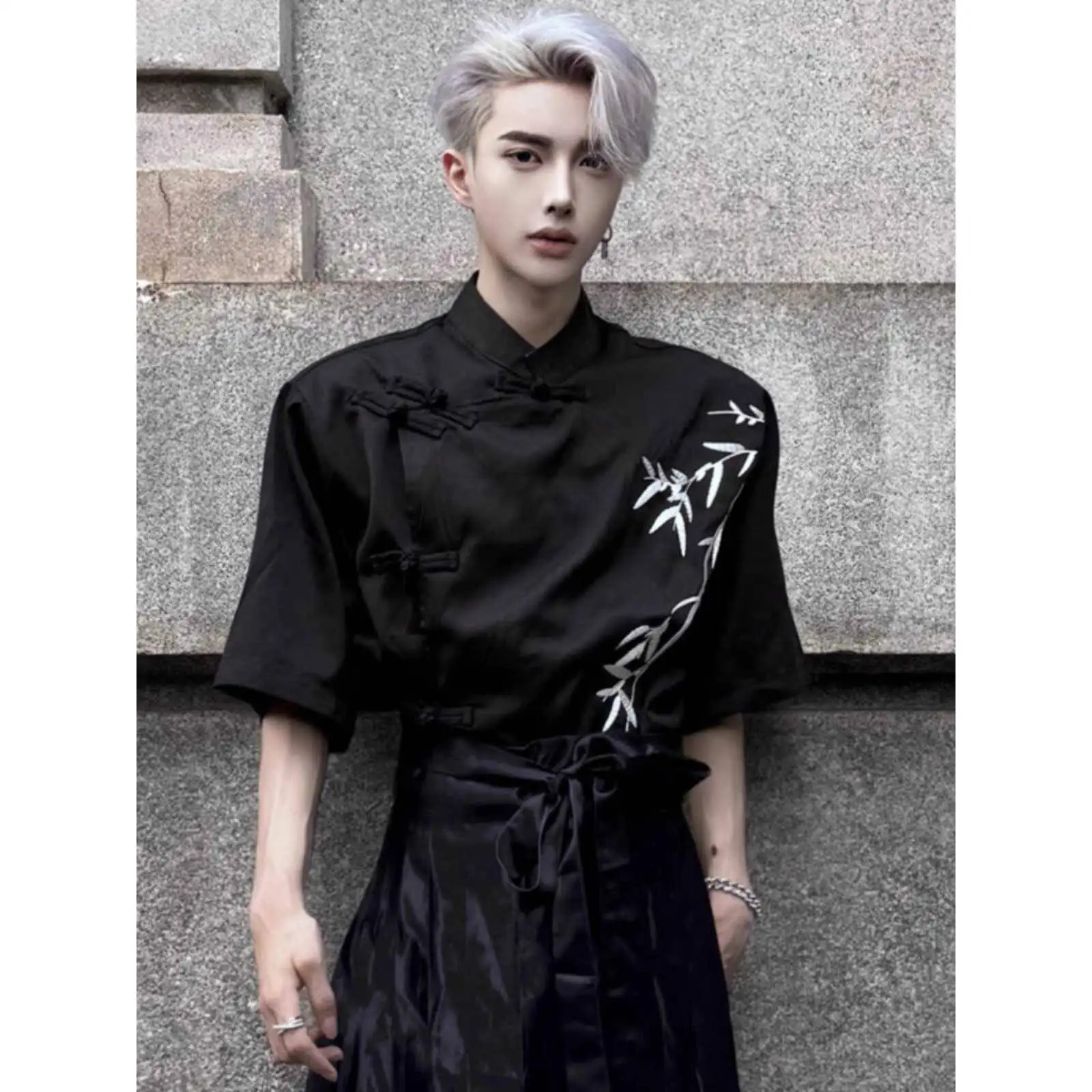 Новая китайская свободная юбка-ханьфу для мужчин, повседневная, удобная, из полиэстера, для осеннего сезона, модная, с геометрическим принтом
Новая китайская свободная юбка-ханьфу для мужчин, повседневная, удобная, из полиэстера, для осеннего сезона, модная, с геометрическим принтом