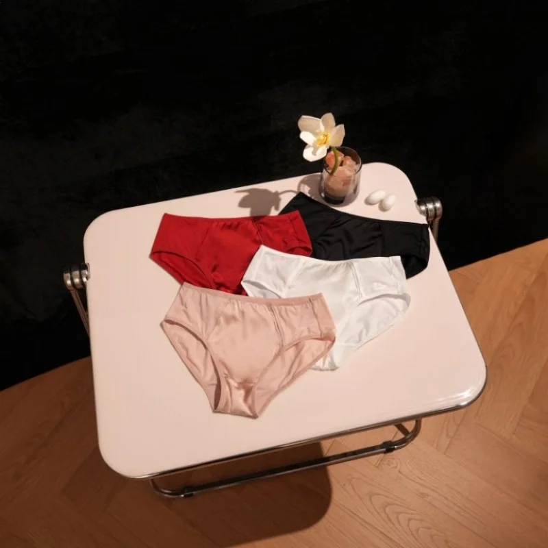 Трусы Birdtree из 93% шелка, 7% спандекса, женские атласные сексуальные однотонные трусы со средней талией без следов, осень-зима 2025 A5N220JF
Трусы Birdtree из 93% шелка, 7% спандекса, женские атласные сексуальные однотонные трусы со средней талией без следов, осень-зима 2025 A5N220JF