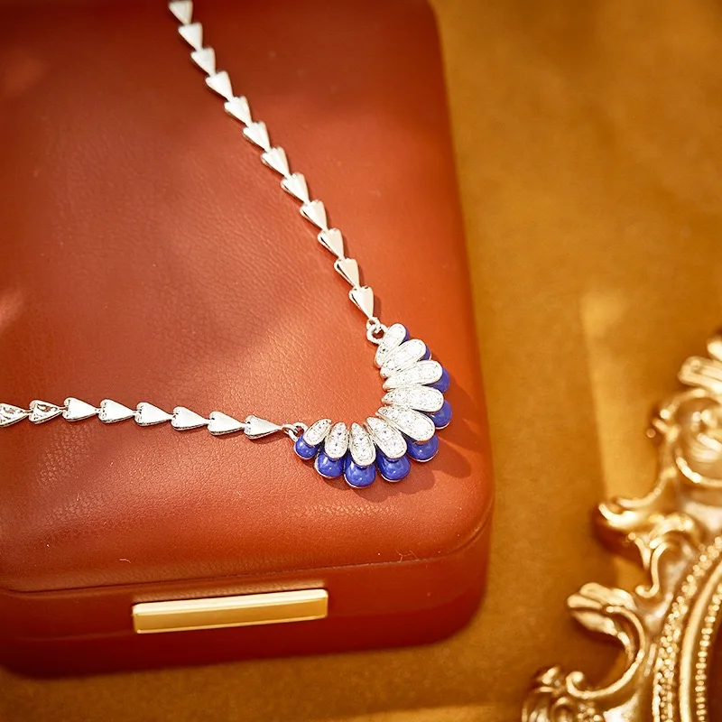 2025 fashion classic European and American luxury high-end shiny blue design collarbone chain fashion banquet birthday gift
2025 fashion classic European and American luxury high-end shiny blue design collarbone chain fashion banquet birthday gift