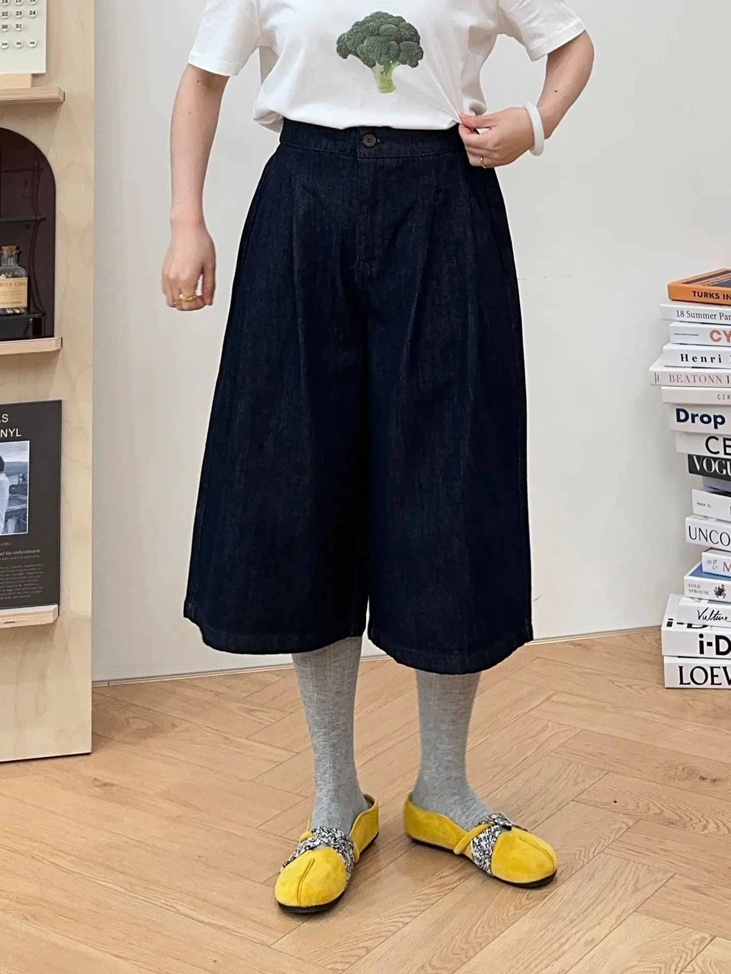 Fashionable Elastic Waist Denim Capri Pants Women's Loose Fit Straight Leg Jeans Spring Autumn Pure Color Non-Stretchy
Fashionable Elastic Waist Denim Capri Pants Women's Loose Fit Straight Leg Jeans Spring Autumn Pure Color Non-Stretchy