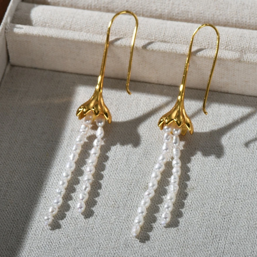 Fashion Natural Pearl Brass Plated 18K Gold Flower Tassel Long Luxury Earring Woman High Quality Jewelry Girl Gift Trend
Fashion Natural Pearl Brass Plated 18K Gold Flower Tassel Long Luxury Earring Woman High Quality Jewelry Girl Gift Trend