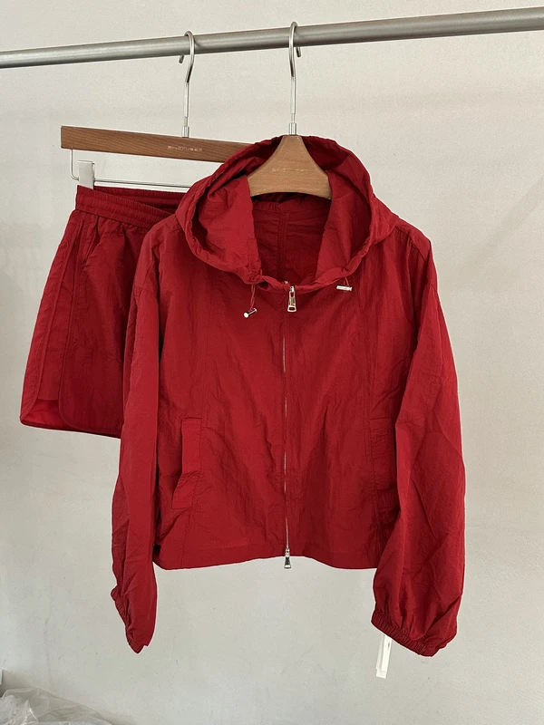 Lightweight Casual Sun Protection Set Summer 2026 Hooded Zipper Jacket Elastic Waist Skirt Pants Lazy Girl Women's Set
Lightweight Casual Sun Protection Set Summer 2026 Hooded Zipper Jacket Elastic Waist Skirt Pants Lazy Girl Women's Set