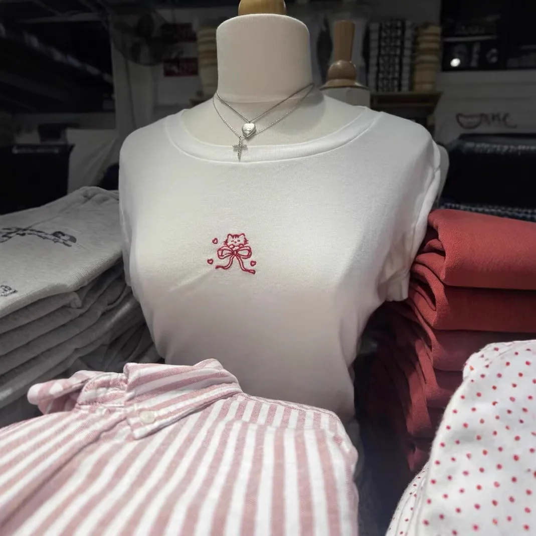 Cute Red Kitten Bow Embroidered T-shirt Women New Casual O-neck Slim Short Sleeve Tees Sweet Preppy Style Vintage Tshirt Y2K Top
Cute Red Kitten Bow Embroidered T-shirt Women New Casual O-neck Slim Short Sleeve Tees Sweet Preppy Style Vintage Tshirt Y2K Top