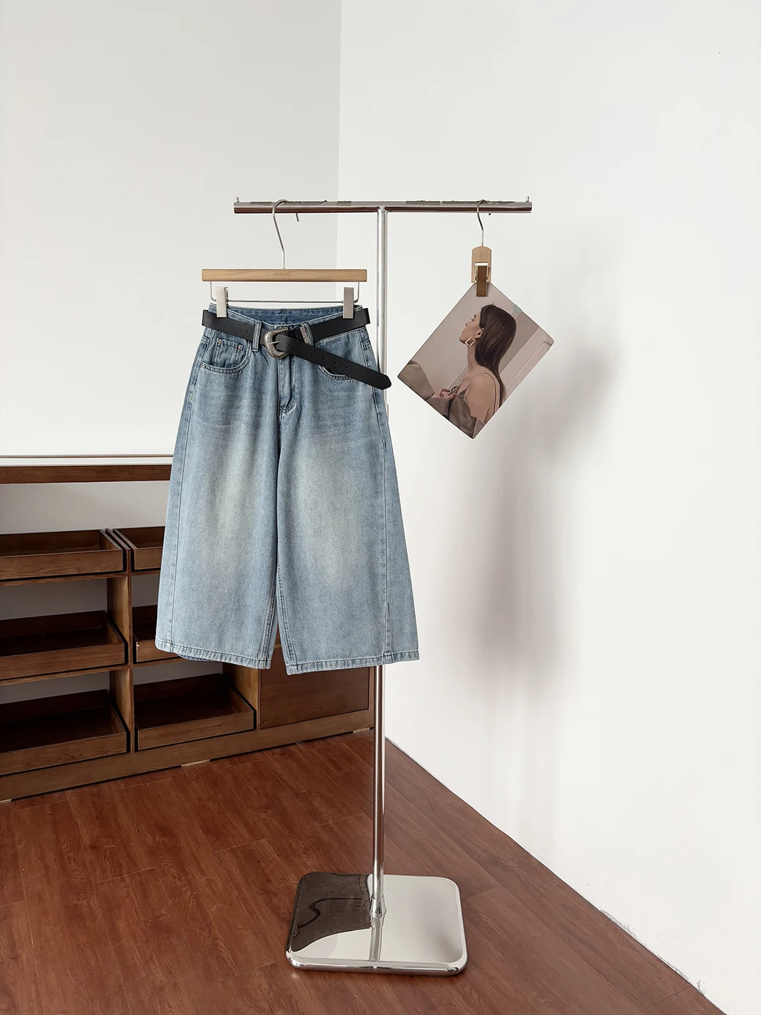 High Waist Wide Leg Straight Cut Jeans Women's Casual Street Style Seven-Foot Pants Summer New Fashion Slimming Effect
High Waist Wide Leg Straight Cut Jeans Women's Casual Street Style Seven-Foot Pants Summer New Fashion Slimming Effect