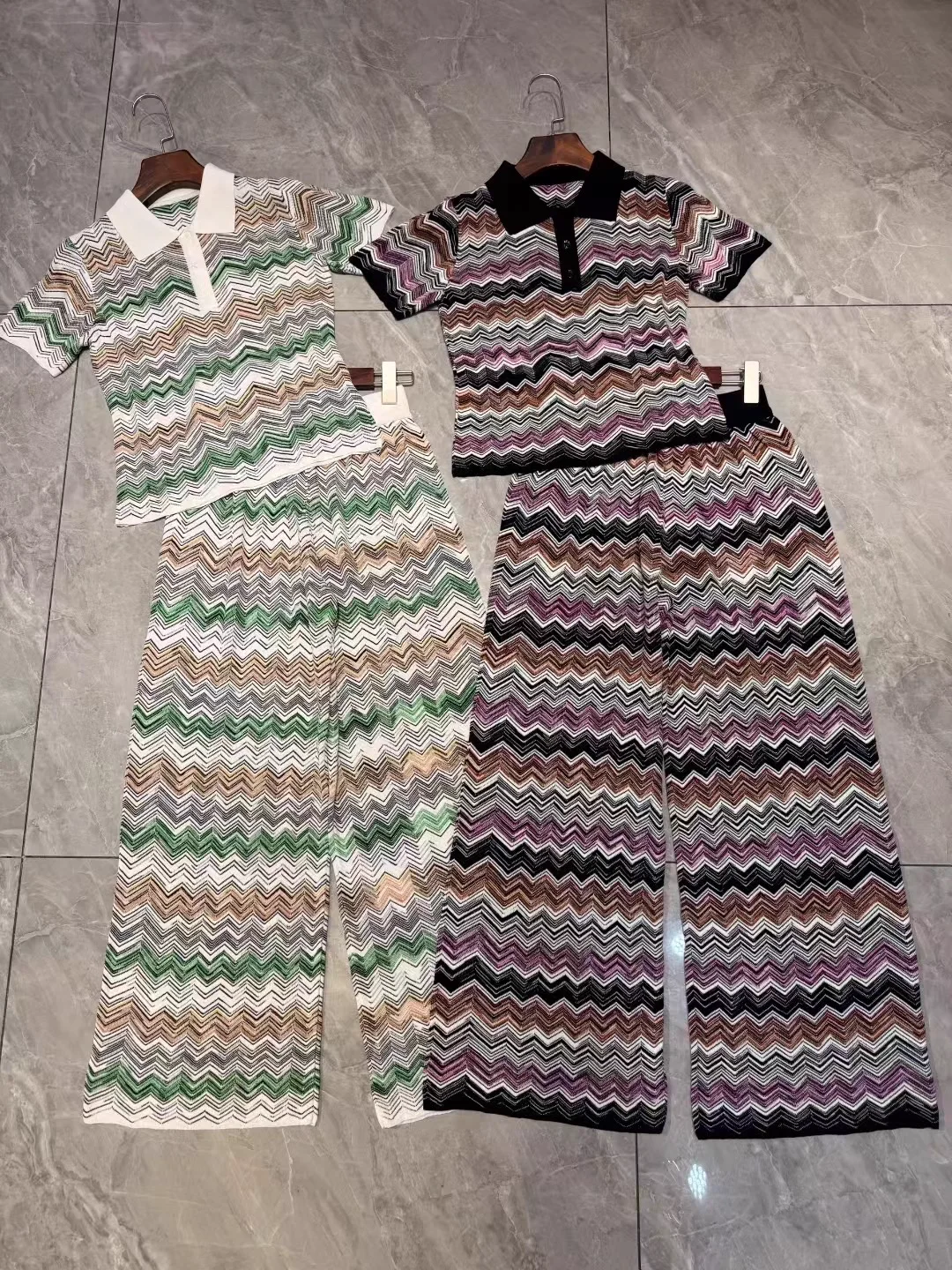 Women Zigzag Striped Knitted Set Turn-down Collar Short Sleeve Pullover Top + Elastic Waist Wide Leg Pants Casual Suits
Women Zigzag Striped Knitted Set Turn-down Collar Short Sleeve Pullover Top + Elastic Waist Wide Leg Pants Casual Suits