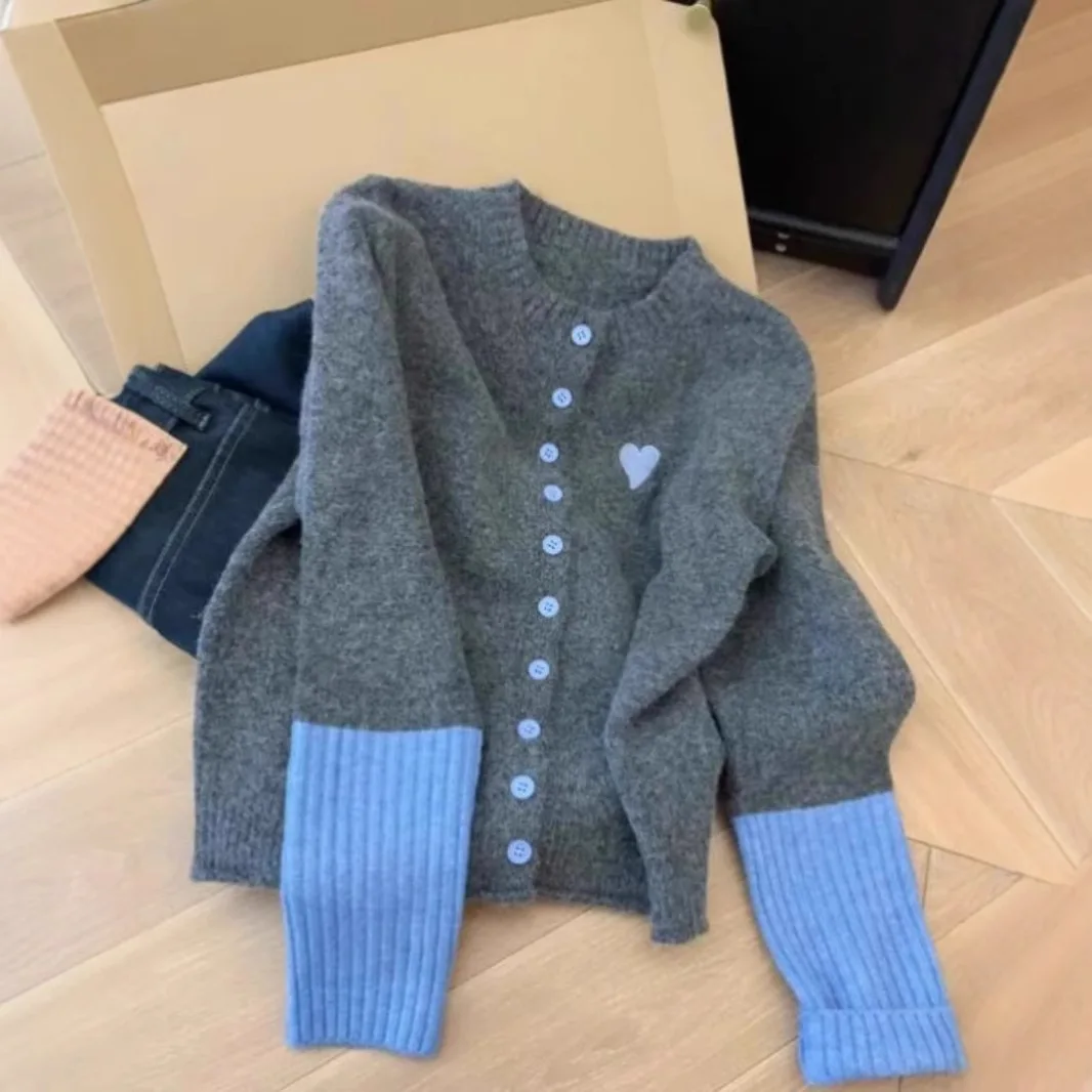 Sueter Mujer Invierno 2025 Korean Casual Sweater Women O Neck Patchwork Heart Knitted Cardigan Streetwear Chic Jacket K64
Sueter Mujer Invierno 2025 Korean Casual Sweater Women O Neck Patchwork Heart Knitted Cardigan Streetwear Chic Jacket K64