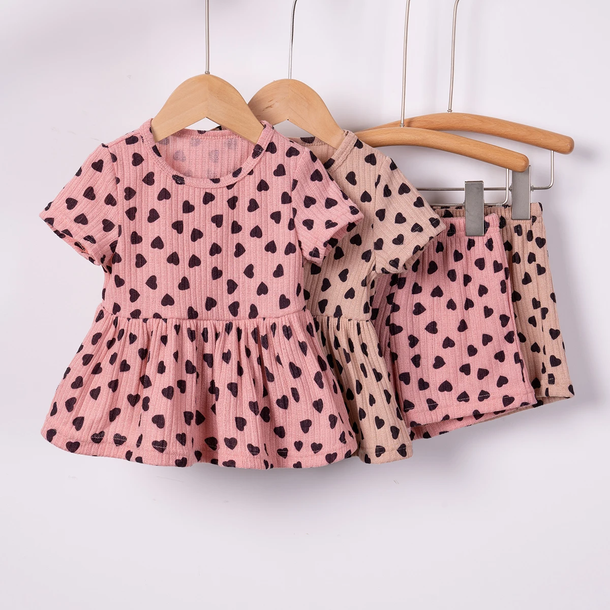 Children Clothing Set Girls' Summer Short Sleeve + Shorts Two-Piece Set Children's Heart Print Casual Sets
Children Clothing Set Girls' Summer Short Sleeve + Shorts Two-Piece Set Children's Heart Print Casual Sets