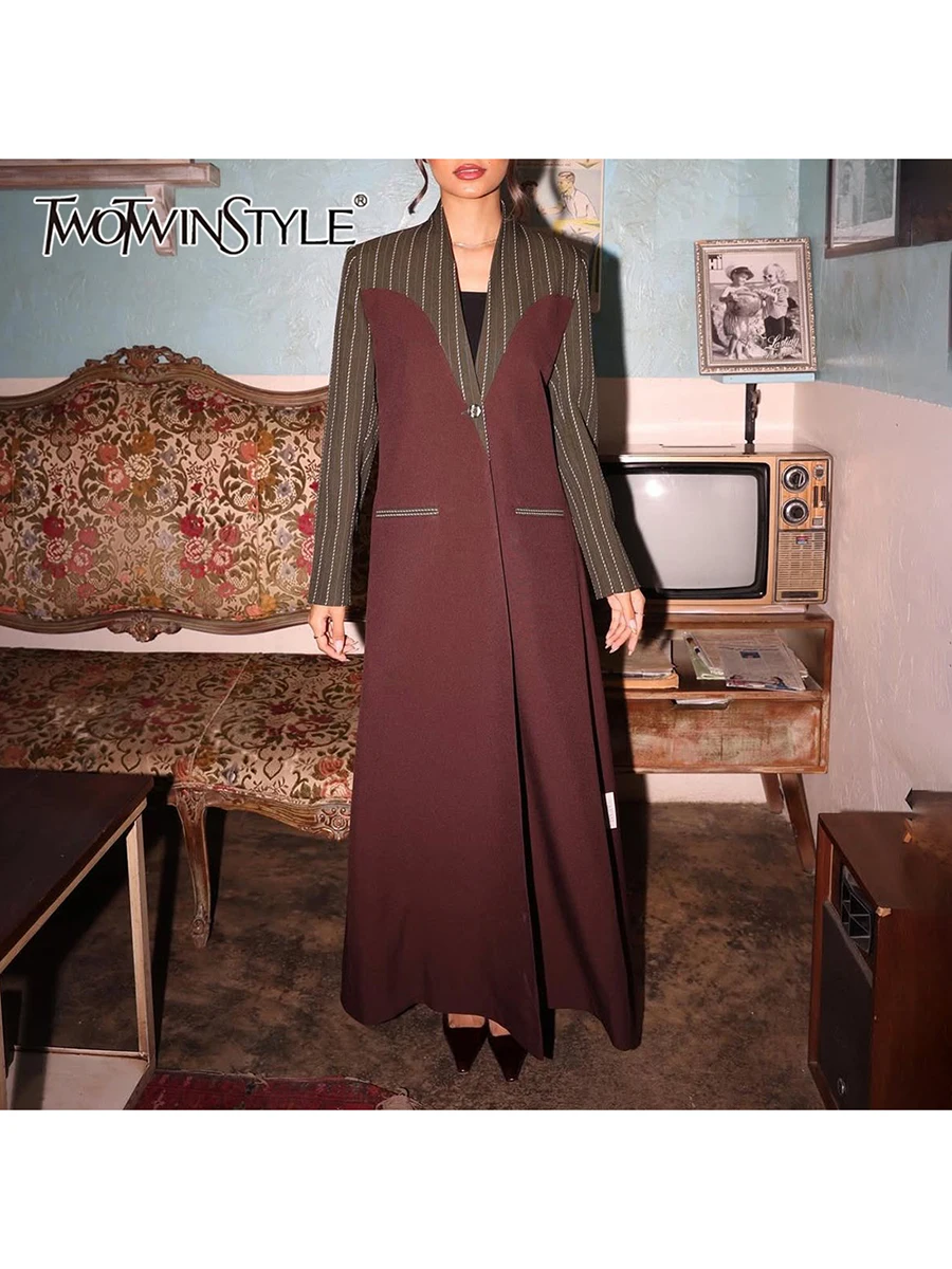 TWOTWINSTYLE Hit Color Spliced Striped Fashion Trenchs for Women V Neck Long Sleeves Patchwork Button Trench Female Clothing New
TWOTWINSTYLE Hit Color Spliced Striped Fashion Trenchs for Women V Neck Long Sleeves Patchwork Button Trench Female Clothing New
