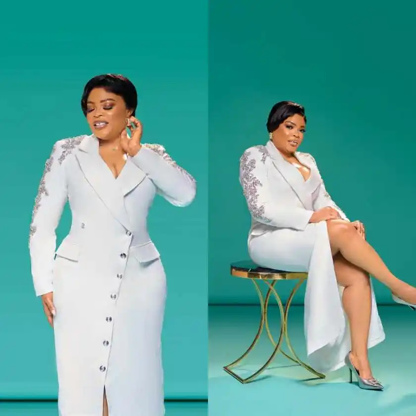 Gorgeous Crystals Women Long Blazer Dress Plus Size One Piece Overcoat Formal Wear Coat Customized Evening Party Outfits
Gorgeous Crystals Women Long Blazer Dress Plus Size One Piece Overcoat Formal Wear Coat Customized Evening Party Outfits