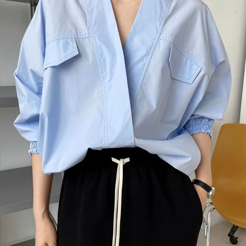 2026 Spring and Summer Fashion New Women's Elegant Design Sense Youth Hooded Shirt Solid Color Casual Loose Top
2026 Spring and Summer Fashion New Women's Elegant Design Sense Youth Hooded Shirt Solid Color Casual Loose Top