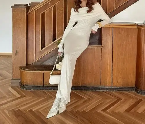 French Sexy Women's Dress One Shoulder Knitted Dress 2025 Autumn Vintage Texture Temperament Slim Fit Hip Hugging Fishtail Skirt
French Sexy Women's Dress One Shoulder Knitted Dress 2025 Autumn Vintage Texture Temperament Slim Fit Hip Hugging Fishtail Skirt