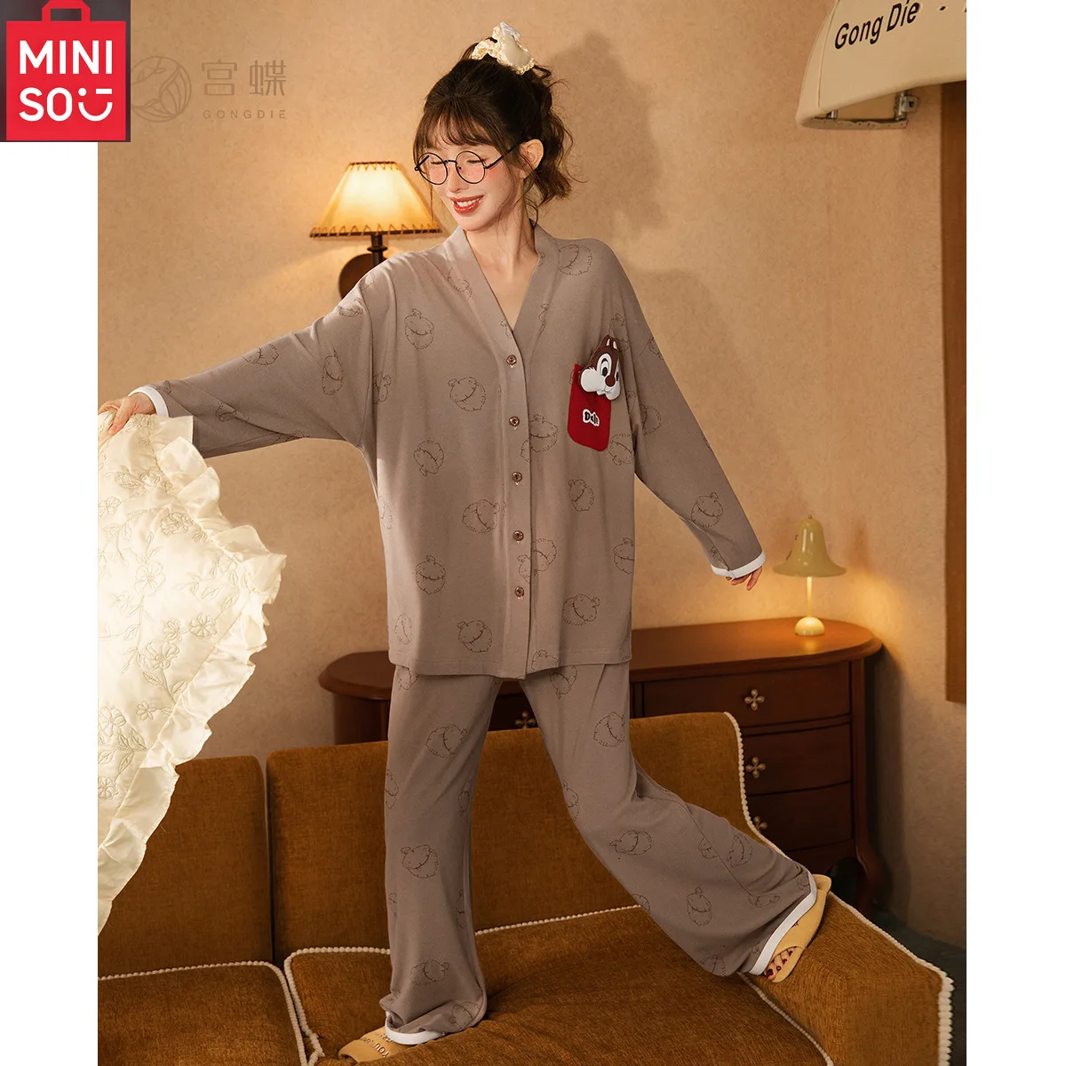 MINISO Women's Velvet Sleepwear for Autumn and Winter Warm, Casual and Cute Home Furnishings
MINISO Women's Velvet Sleepwear for Autumn and Winter Warm, Casual and Cute Home Furnishings