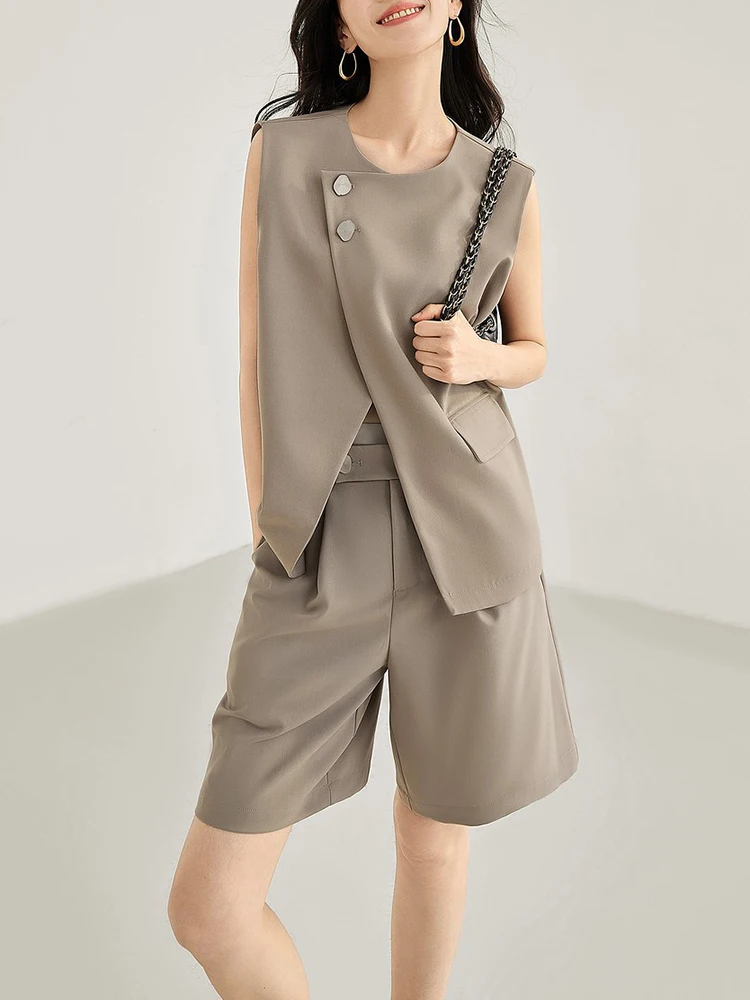 High Quality Vest Shorts Outfit Spring Women Sleeveless Loose Irregular Top+High Waist Casual Zipper Shorts Summer Two Piece Set
High Quality Vest Shorts Outfit Spring Women Sleeveless Loose Irregular Top+High Waist Casual Zipper Shorts Summer Two Piece Set