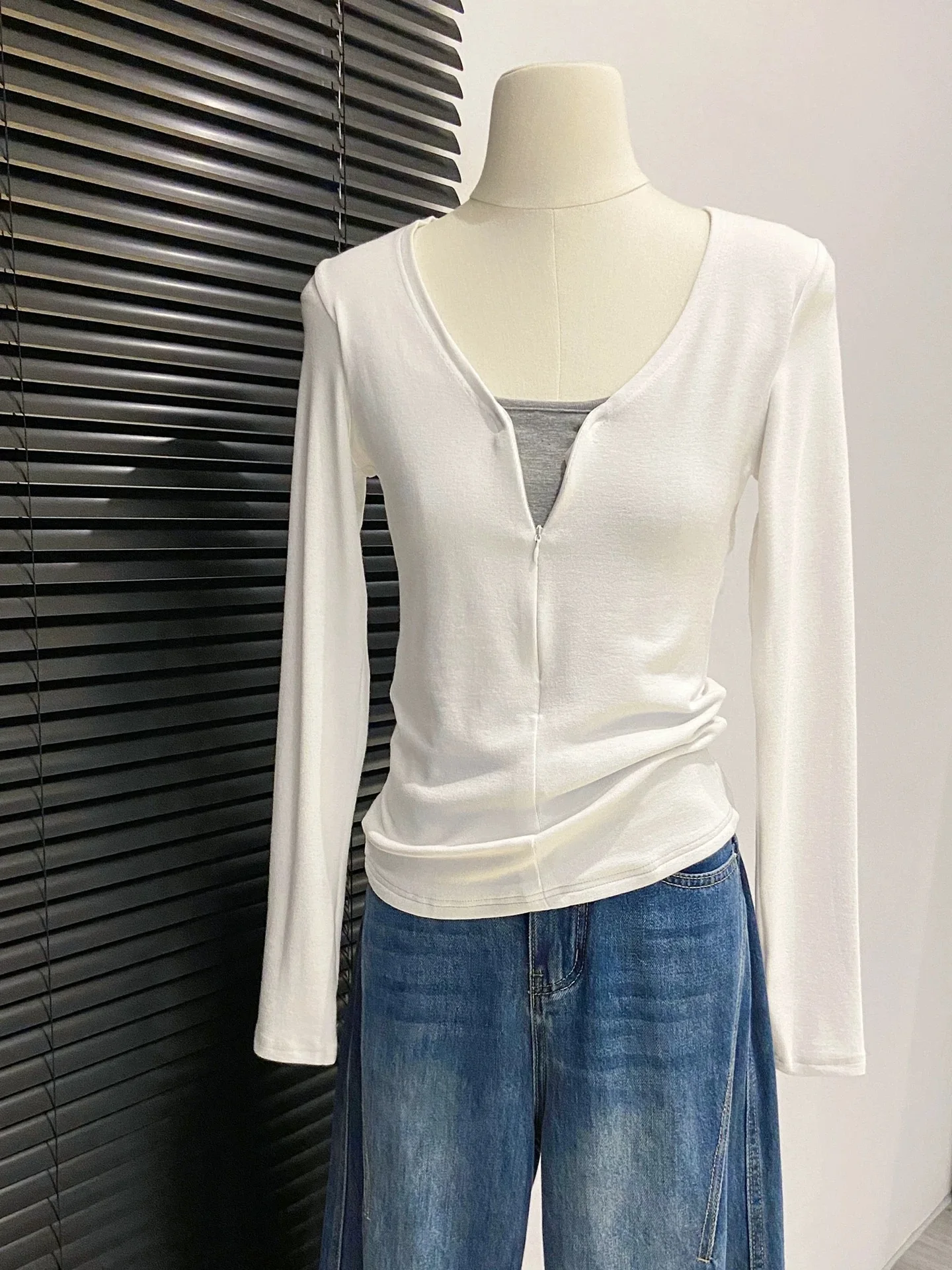 Slim Fit V-Neck Long Sleeve T-Shirt Women's Base Shirt Top 95 Cotton Spandex Blend Simple Style Autumn New Arrival
Slim Fit V-Neck Long Sleeve T-Shirt Women's Base Shirt Top 95 Cotton Spandex Blend Simple Style Autumn New Arrival