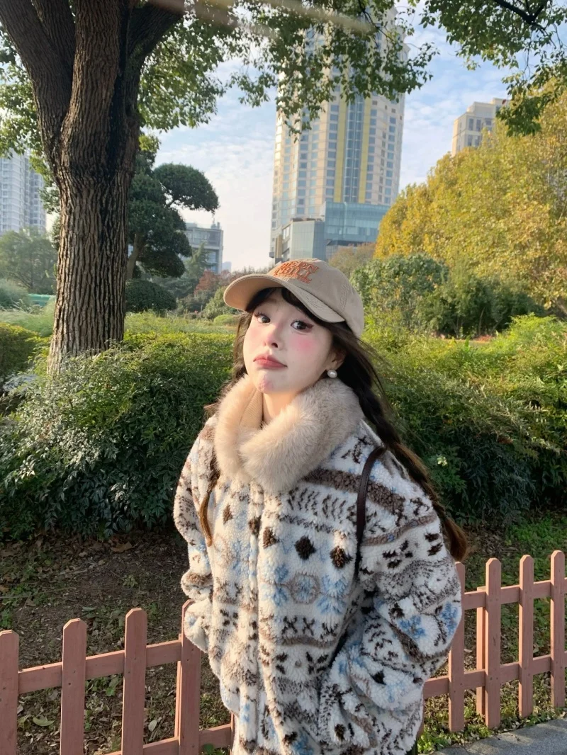 Removable Fur Collar Thick Warm Lamb Velvet Jacket Retro Fair Isle Zipper Closure Long Sleeve Women's Outerwear Korean Style
Removable Fur Collar Thick Warm Lamb Velvet Jacket Retro Fair Isle Zipper Closure Long Sleeve Women's Outerwear Korean Style