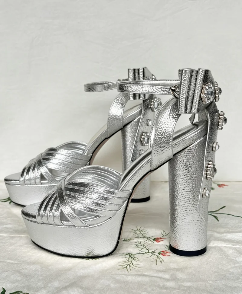 2026 New Square Headed Sandals Rhinestone Thick 13 cm Heel High Heels 35-43 Leather Waterproof Platform Show Women Shoes
2026 New Square Headed Sandals Rhinestone Thick 13 cm Heel High Heels 35-43 Leather Waterproof Platform Show Women Shoes